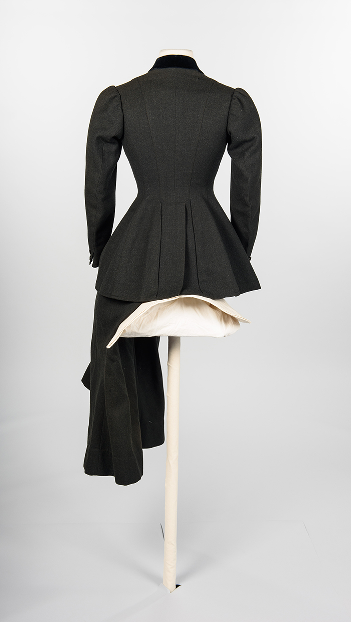 Image of Black broadcloth sidesaddle riding habit, 1907